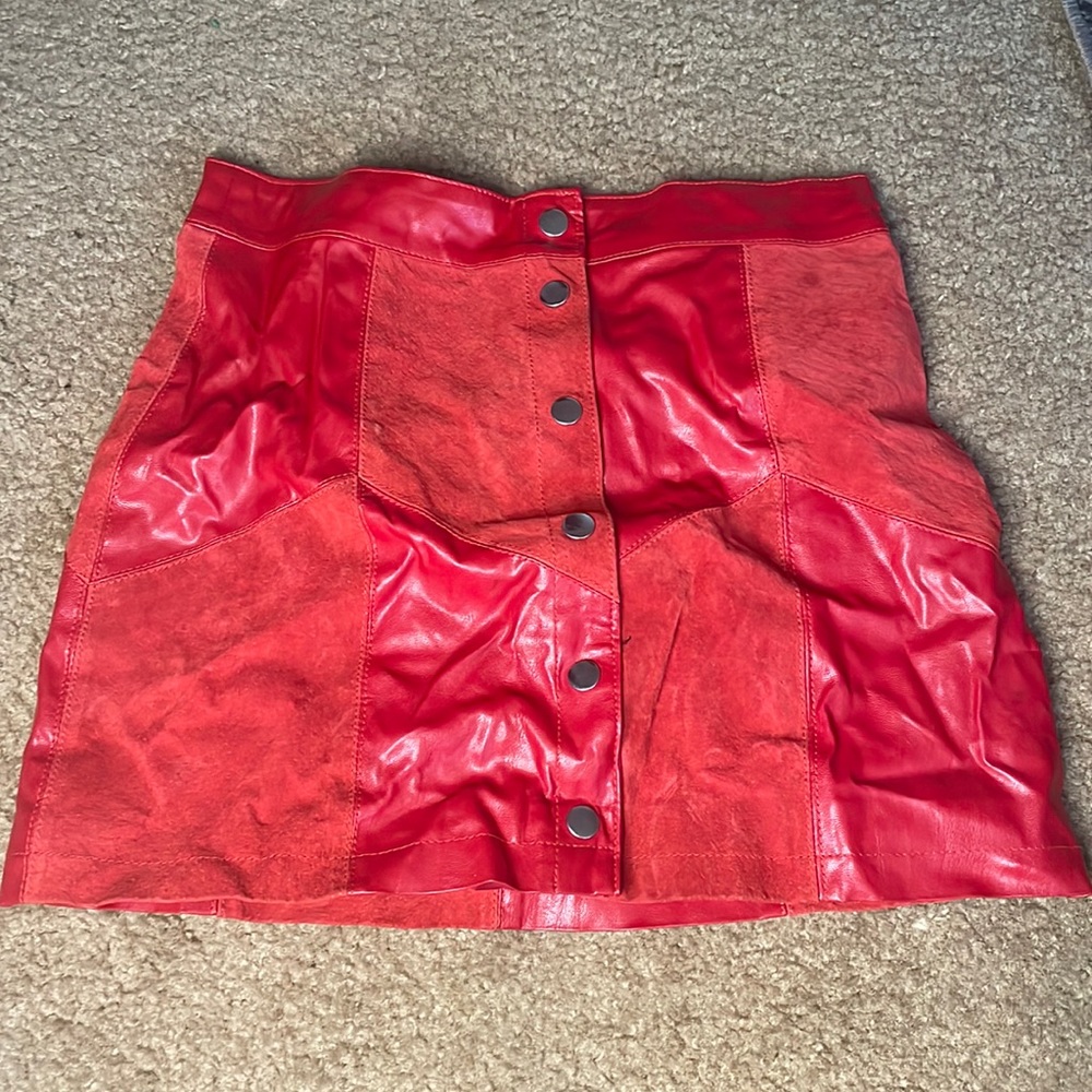 leather buttoned skirt